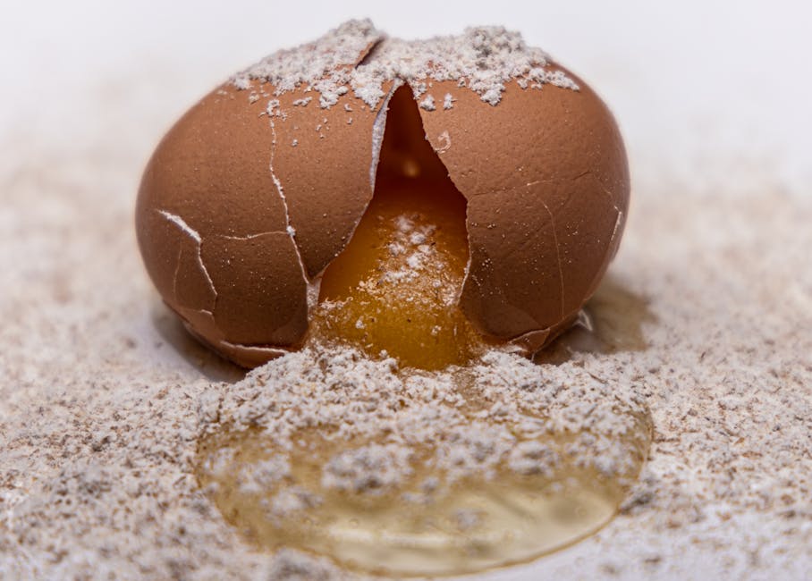 Koperen waterkraan in moderne keukenomgeving. Koperen waterkraan in moderne keukenomgeving.
