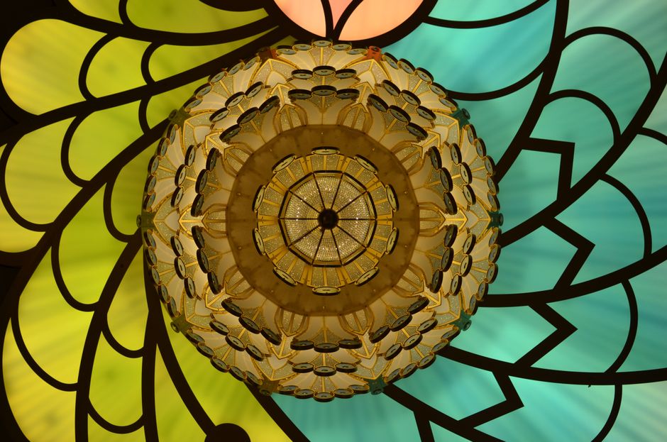 Mandala gordijnen in licht doorvloede woonkamer