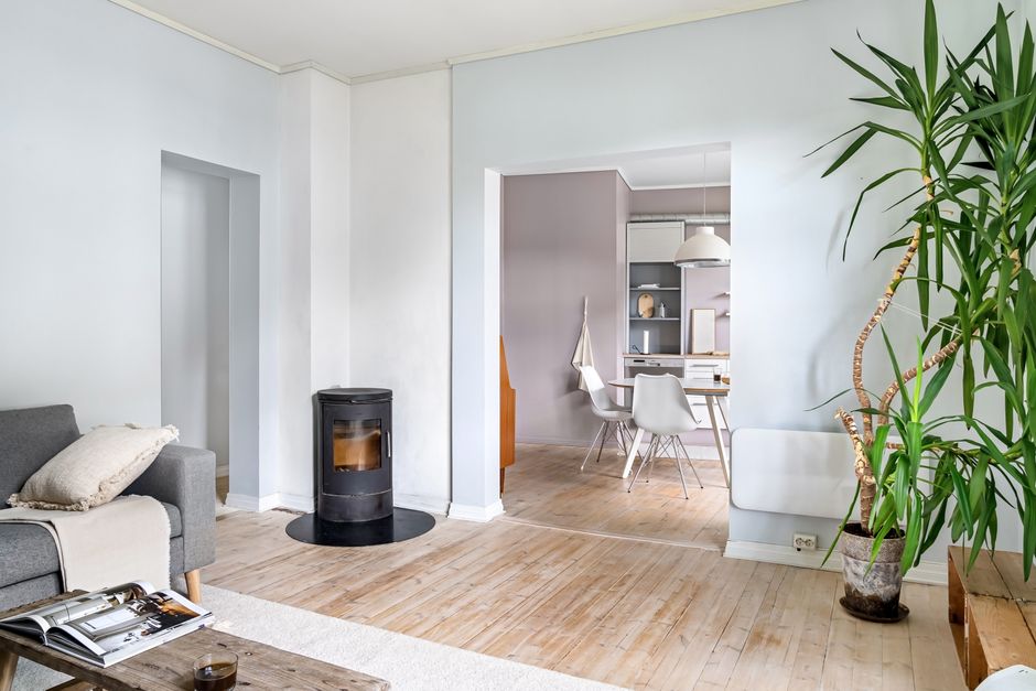 Frisse Scandinavische slaapkamer met moderne accenten.