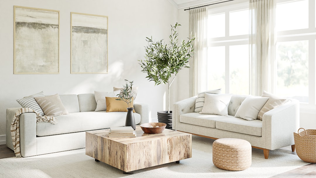 Gezellige yogaruimte met houten accenten en planten.